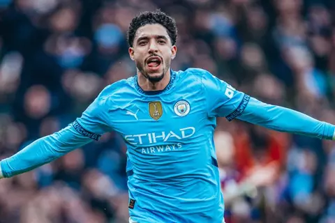 أستون فيلا ينافس ليفربول على ضم عمر مرموش