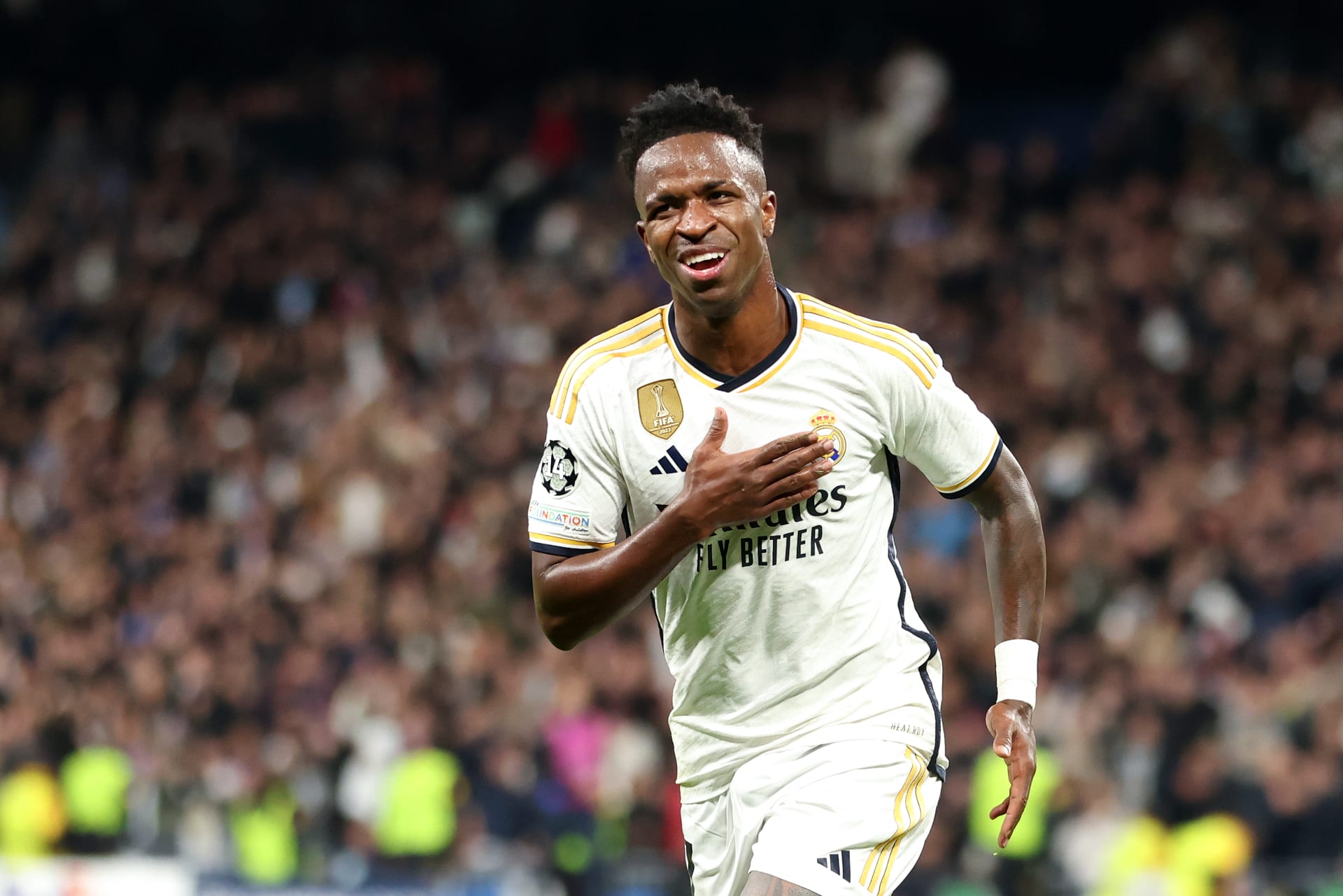 أزمة تجديد عقد فينيسيوس تهدد استقراره مع ريال مدريد