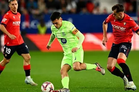 هل يحسم برشلونة لقب الدوري أمام أوساسونا اليوم؟